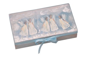 Pudełko na czekoladę na prezent z aniołkami zdobione technika decoupage.