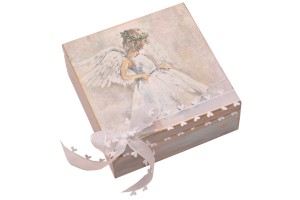 Pudełko na prezent z aniołkiem zdobione technika decoupage. 