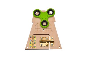 Wiatrak z zasuwką z zielonym spinnerem do tablicy manipulacyjnej.    