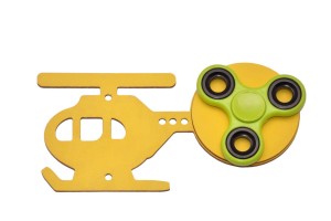 Żółty helikopter, zielony spinner do tablicy manipulacyjnej.   