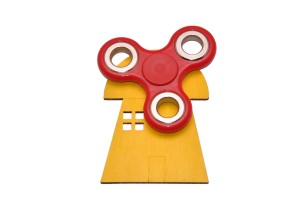 Żółty mały wiatrak czerwony spinner do tablicy sensorycznej manipulacyjnej.  