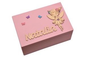 Różowy kuferek z serduszkami - wróżka + imię - drewniane pudełko na prezent. 
