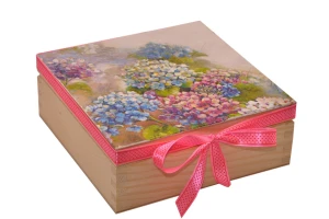 Pudełko DECOUPAGE na prezent, pudełeczko wzór florystyczny.
