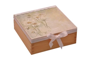 Pudełko DECOUPAGE na prezent, pudełeczko w romantycznej odsłonie - pastelowy delikatny wzór.