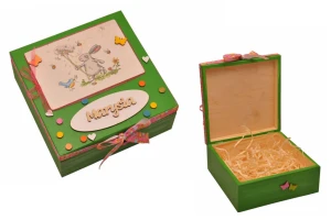 Zielone pudełko DECOUPAGE personalizowane na prezent, na urodziny.