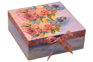 Pudełko na prezent, pudełko zdobione techniką decoupage - florystyczny wzór.