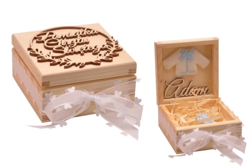 MAŁE PUDEŁKO PERSONALIZOWANE NA CHRZEST PREZENT OD CHRZESTNEJ CHRZESTNEGO