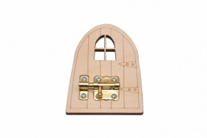 Drzwi ze złotą zasuwką do tablicy sensorycznej