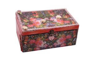 Kuferek drewniany, pudełko decoupage, zamykane i kłódka serduszko