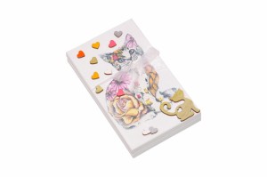 Małe białe pudełeczko decoupage na drobiazgi.