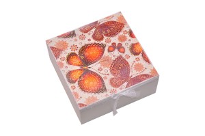 Kuferek zdobiony technika DECOUPAGE w motyle.