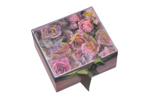 Pudełko w kwiaty zdobione DECOUPAGE na prezent. 