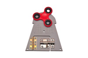 Wiatrak szary z zasuwką z czerwonym spinnerem do tablicy manipulacyjnej.    